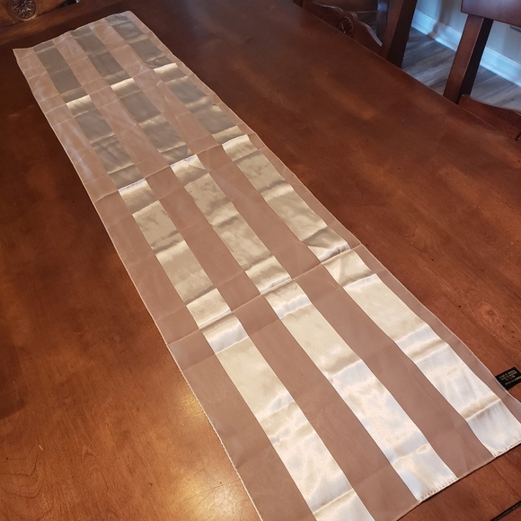 Gold-Stripped Table-Runner - Picture 2 of 8